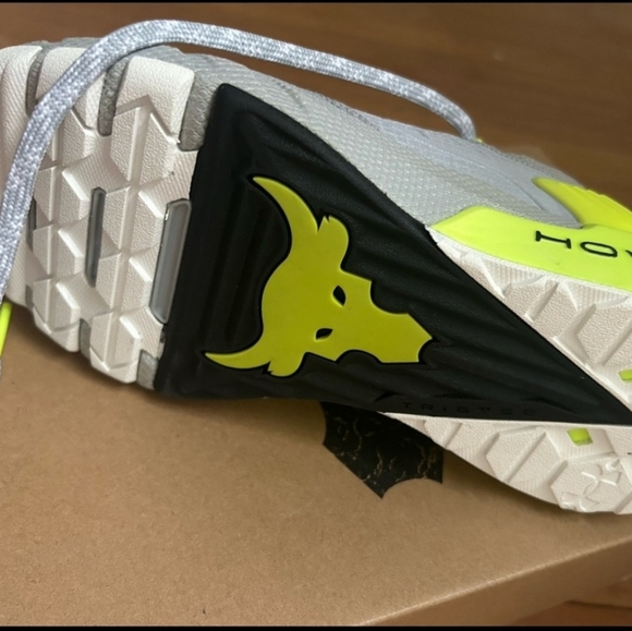 Under armour hovr grey and yellow shoes - Picture 2 of 3